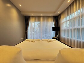 The White House Rachamankha