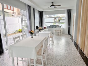 The White House Rachamankha