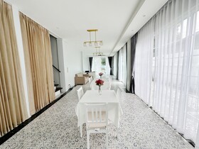 The White House Rachamankha