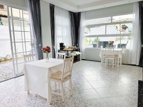 The White House Rachamankha