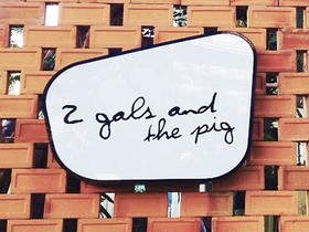 Two Gals And The Pig Boutique Hostel