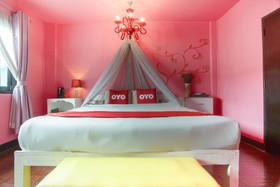 Oyo 75303 V Home Guesthouse Sunday Night Market