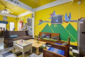 Oyo 75303 V Home Guesthouse Sunday Night Market