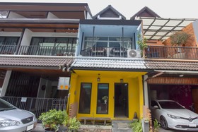 Oyo 75303 V Home Guesthouse Sunday Night Market