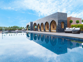 Cross Chiang Mai Riverside