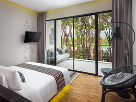 Cross Chiang Mai Riverside