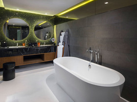 Cross Chiang Mai Riverside