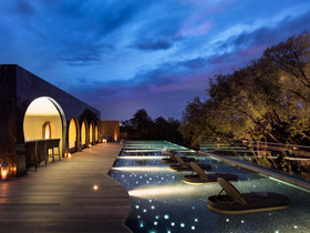 Cross Chiang Mai Riverside