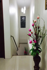 Apinsaya House