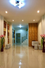 Apinsaya House