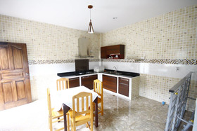 Apinsaya House