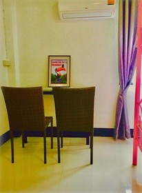 Bann Banburee Hostel & Cafe