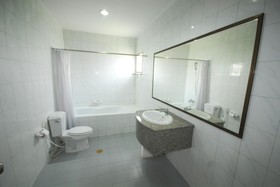 Golden Land Hotel
