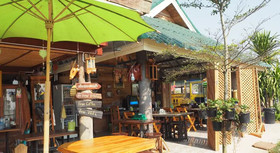 Heun Baan Rong Khun Resort