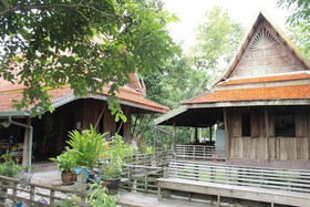 Thai Teak House Garden Homestay