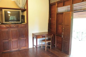 Thai Teak House Garden Homestay