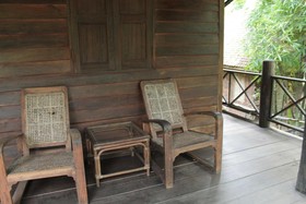 Thai Teak House Garden Homestay