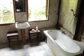 Thai Teak House Garden Homestay