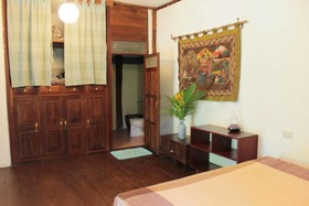 Thai Teak House Garden Homestay