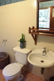 Thai Teak House Garden Homestay