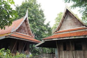 Thai Teak House Garden Homestay