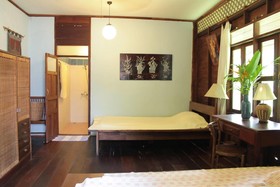 Thai Teak House Garden Homestay
