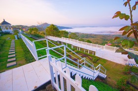 Vin View Rose Garden Resort
