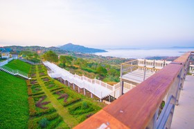 Vin View Rose Garden Resort