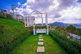 Vin View Rose Garden Resort