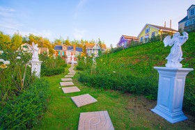 Vin View Rose Garden Resort