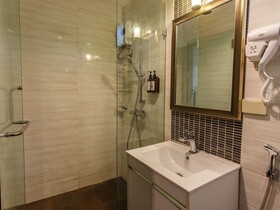 The Stream House