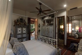 Howie's HomeStay
