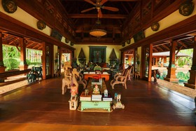 Howie's HomeStay