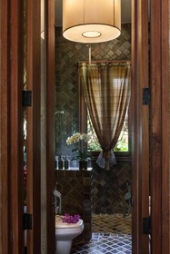 Howie's HomeStay