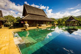 Howie's HomeStay