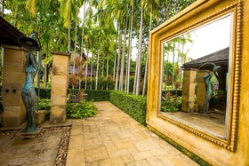Howie's HomeStay