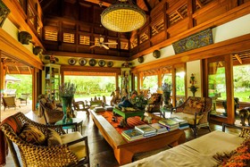 Howie's HomeStay