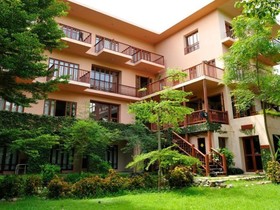 Riverhouse Resort