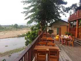 Riverhouse Resort