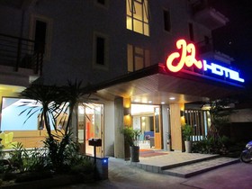 J2 Hotel