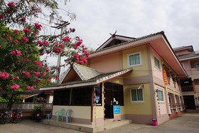 Kumkaew Tawon Palace Hotel