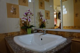 Kumkaew Tawon Palace Hotel