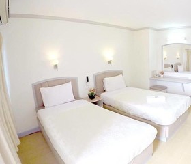 P. A. Place Hotel