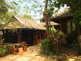 Montri Garden House
