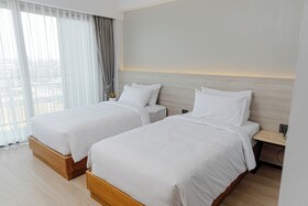 The Horizon Groove Hotel