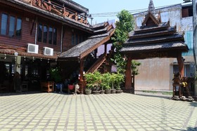 Bua Khao Hotel
