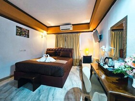 Chiangmai Lanna & Modern Loft Hotel
