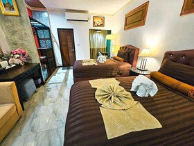Chiangmai Lanna & Modern Loft Hotel