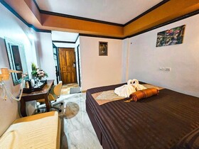 Chiangmai Lanna & Modern Loft Hotel