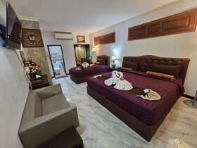 Chiangmai Lanna & Modern Loft Hotel